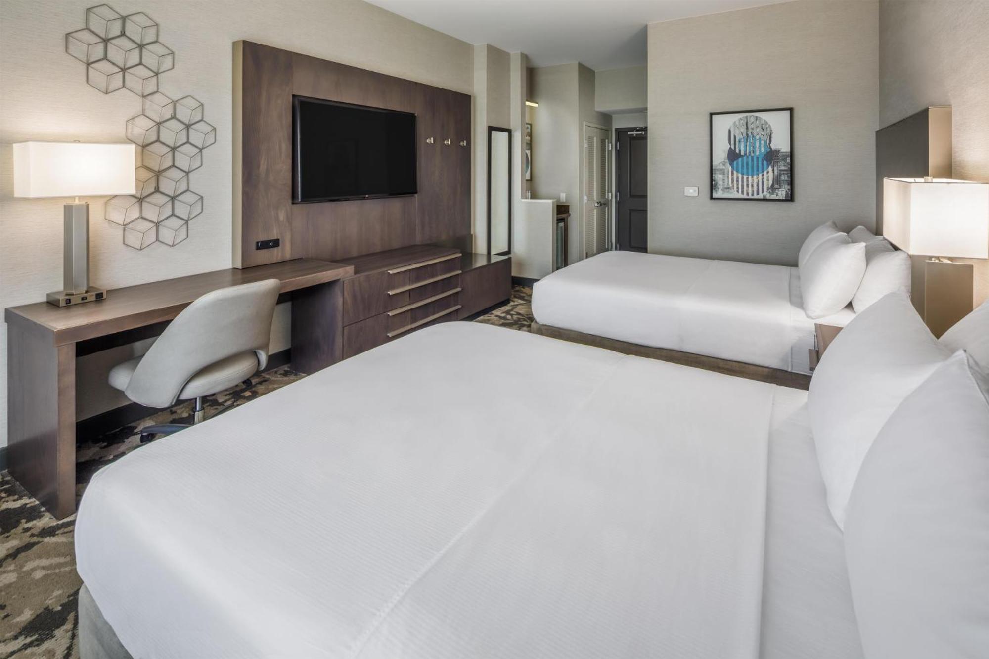 Two-Room Suite Two Queen Beds